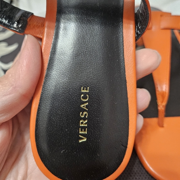 Versace orange leather sandals, flip-flop style. Never used,size 38 - Picture 8 of 11